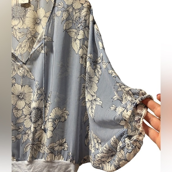 CAbi Floral Stripe Dolman Sleeve Sheer Tie Neckline Flowly Blouse Women's Sz XS - Picture 4 of 8